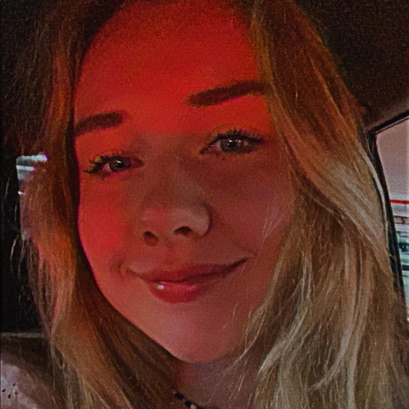 Meet your Posher, Lexi - Picture 3 of 11